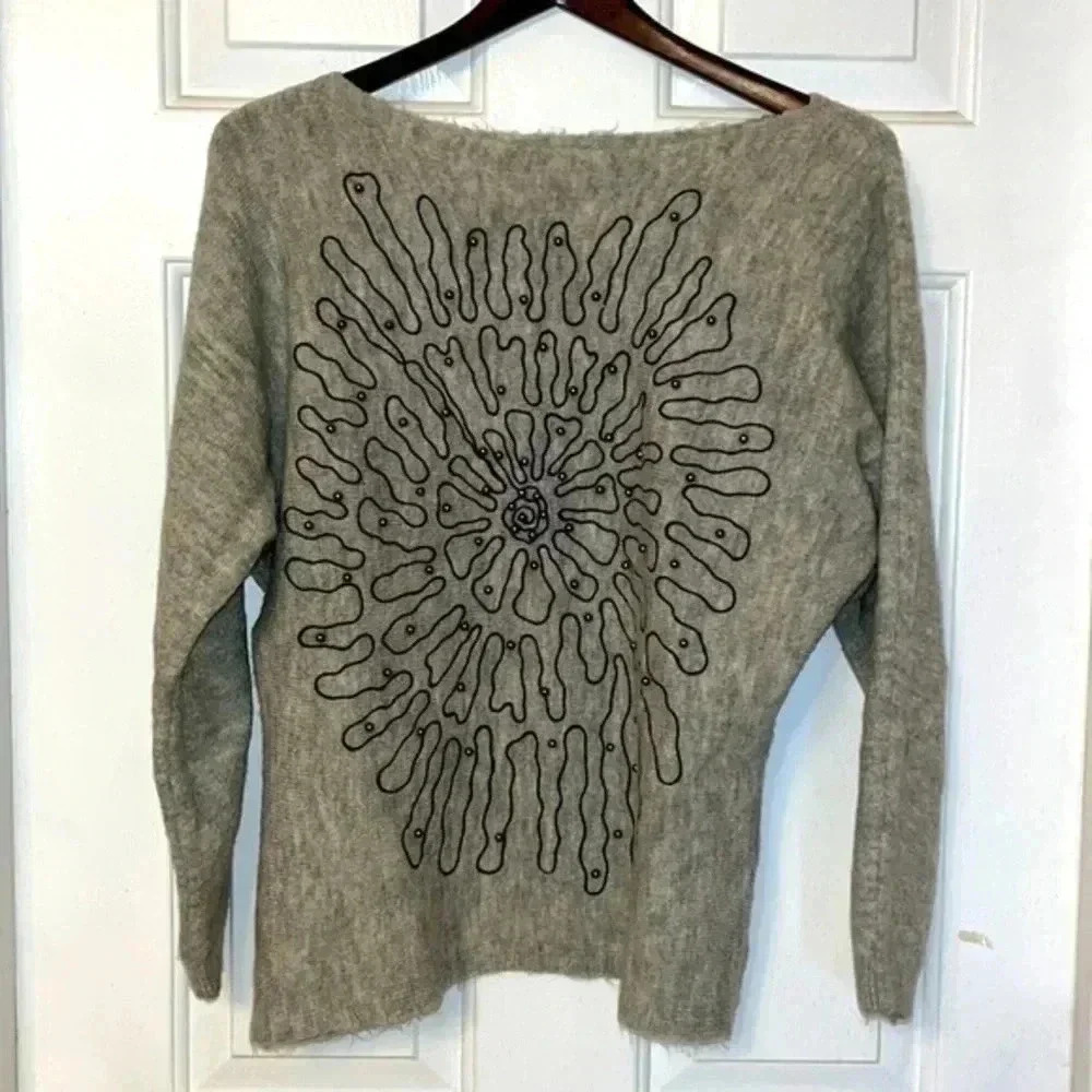 Reserved Soft Sweater with Front Design Size Small